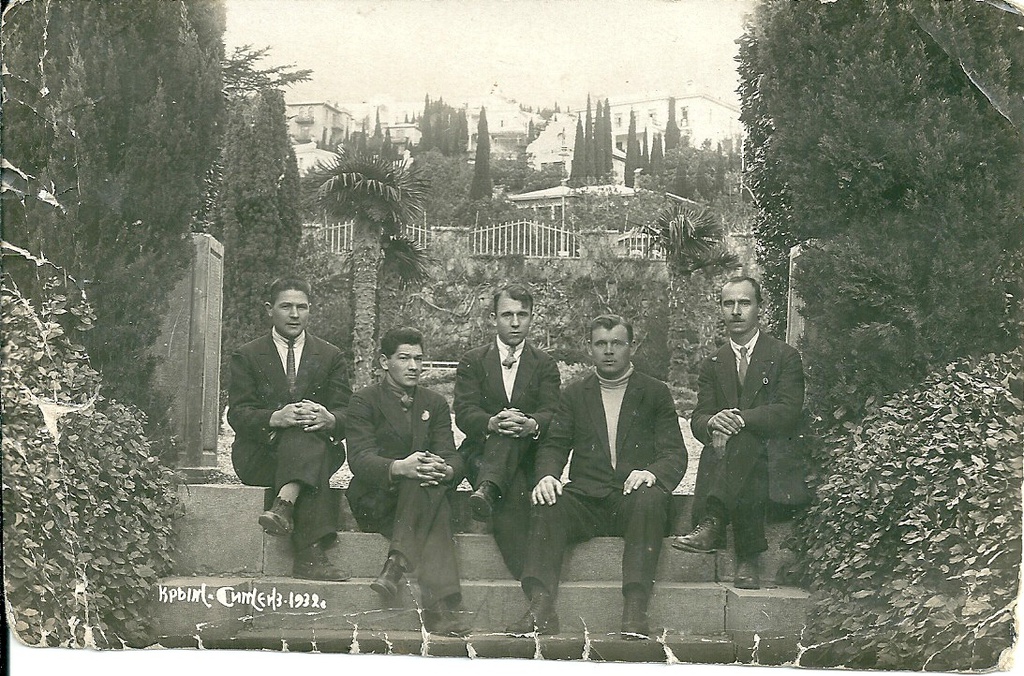 Вячеслав Михайлович Куликов в санатории Симеиза, 3 декабря 1932, Крымская АССР, пгт. Симеиз. Вячеслав Куликов – 1-й справа.&nbsp;
