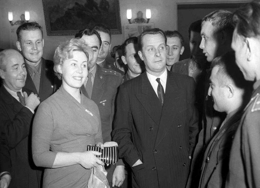 Актеры Инна Макарова и Евгений Самойлов на творческой встрече, 1960 год, г. Москва. Выставка «Женская сумка и женский характер» с этой фотографией.&nbsp;
