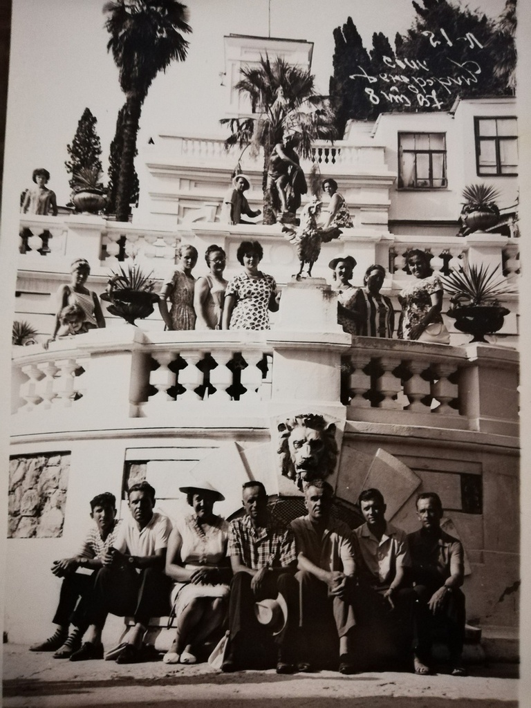 Отдых в Сочи, 1967 год, г. Сочи. Мои дедушка и бабушка (Петр Ильич и Антонина Николаевна Клочковы).Выставка «Лето 1960-х» с этой фотографией.