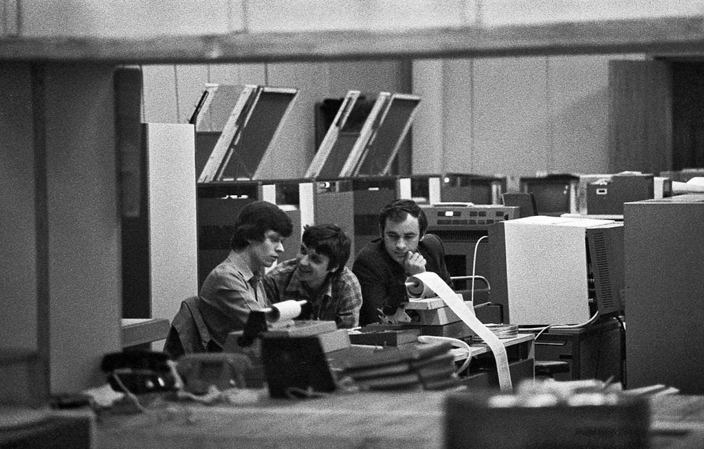 За печатным интерфейсом ЭВМ, июнь 1983, г. Москва. Обработка лабораторных испытаний на ЕС ЭВМ.В 1994 году переулку возвращено историческое название Большой Трехсвятительский.