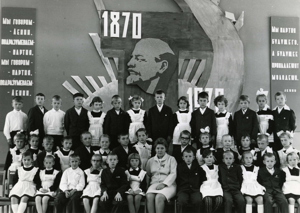 Групповой портрет учеников 2-го «А» класса школы № 677, сентябрь 1970, Москва