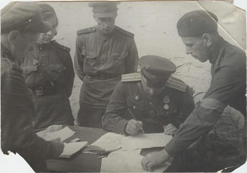 У командира, 1943 год
