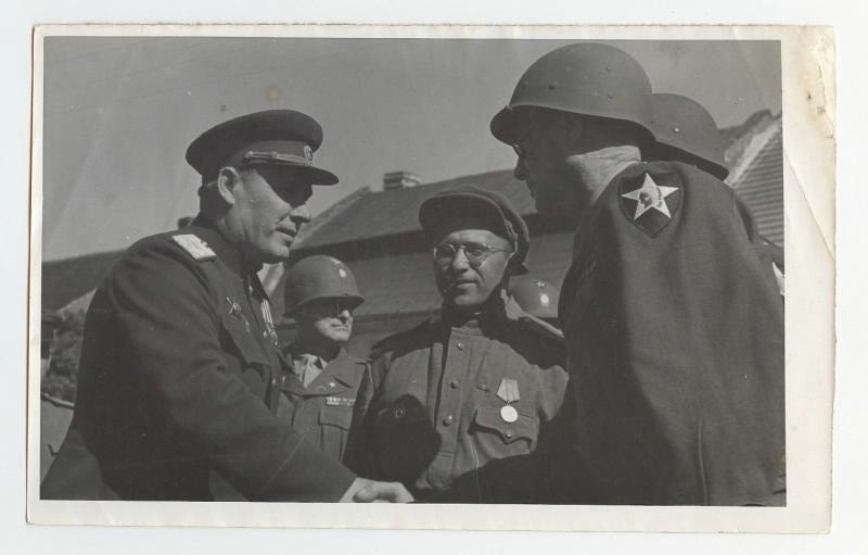 Встреча американских и советских войск. Командиры союзных войск в Чехословакии, май 1945, Чехословакия