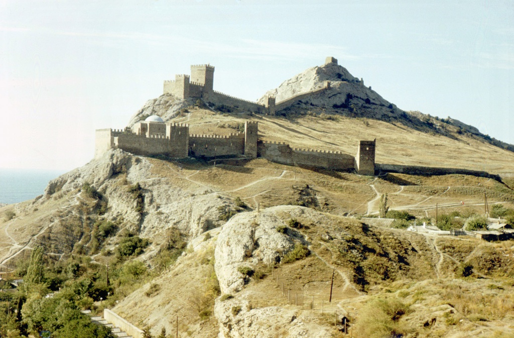 Старая крепость в Судаке, 1 июня 1983 - 30 октября 1983, Крым, г. Судак. Выставка «Единство разнообразия» с этой фотографией.