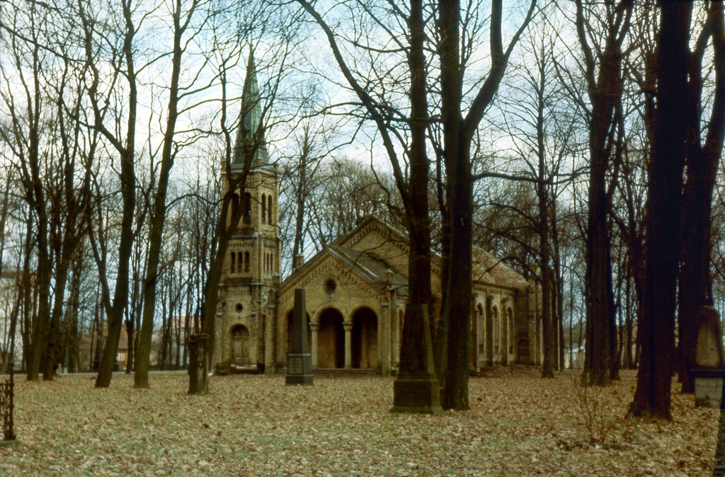 Лютеранская церковь Воскресения в Риге, 1 марта 1990 - 20 апреля 1990, Латвийская ССР, г. Рига. Выставка «Прекрасная Прибалтика» с этой фотографией.