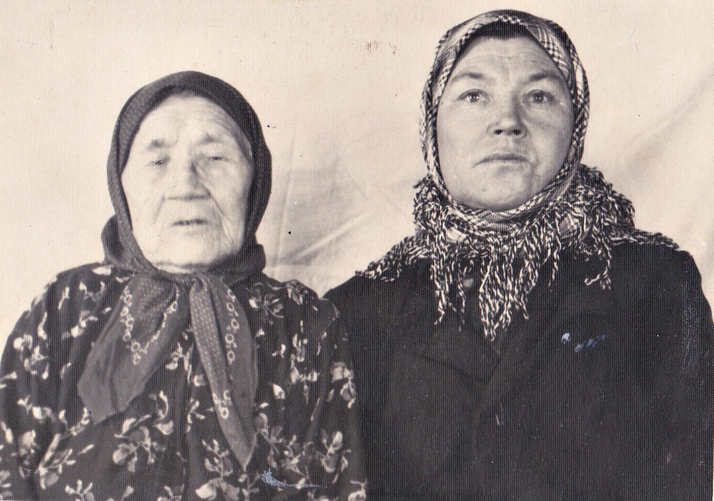 Двойной портрет, 1950 год, с. Среднее Аверкино. Моя бабушка с прабабушкой.Выставка «Мамин фотоальбом» с этой фотографией.