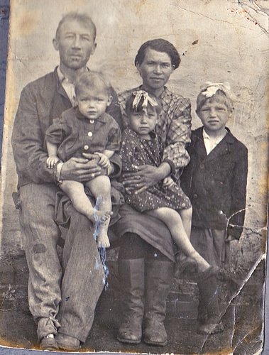 Семейный портрет, 1945 год, с. Среднее Аверкино