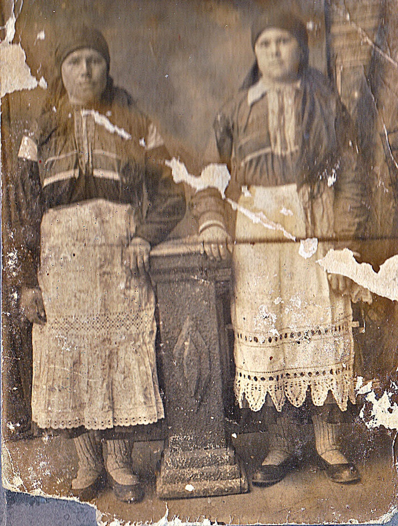 Сельские жители, 1930 год, с. Среднее Аверкино. Слева – моя бабушка Аграфена.Выставка «Мамин фотоальбом» с этой фотографией.