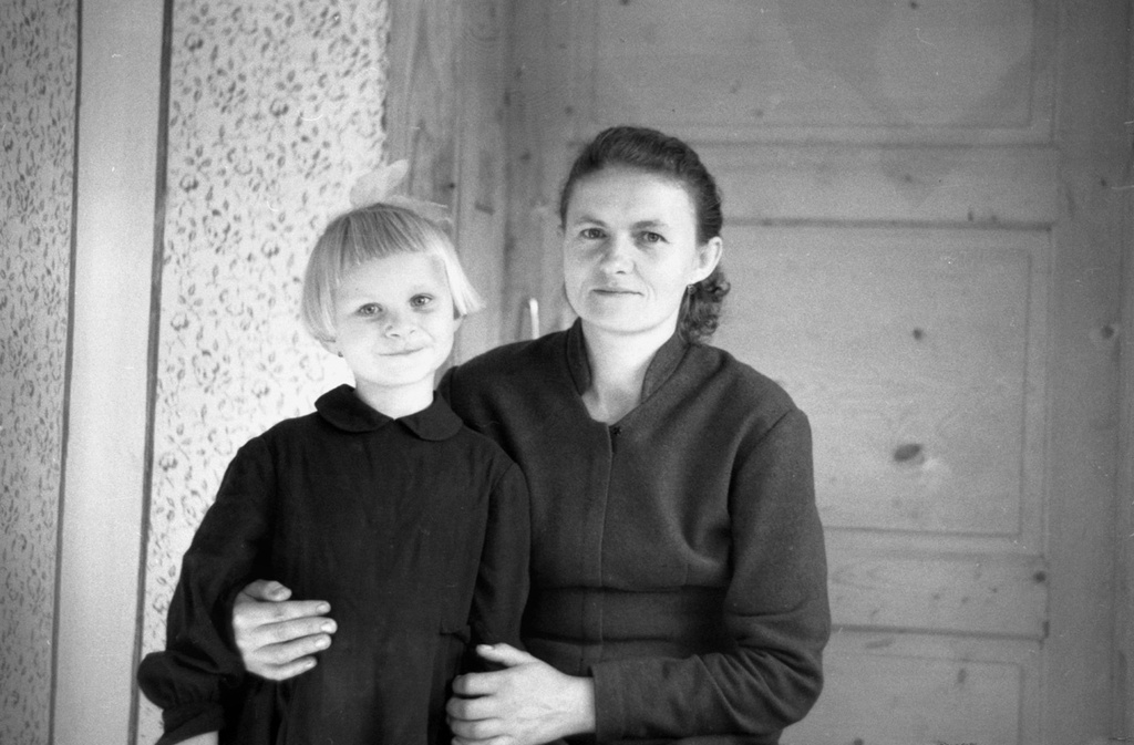 Фото "Мама с дочкой", 1 июля 1965 - 30 августа 1965, Украинская ССР ...
