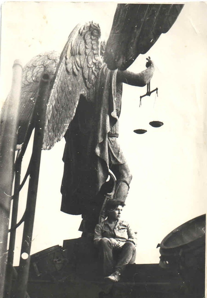 «Месяц работы на реставрации», 17 августа 1987, г. Ленинград. Выставки&nbsp;«"ЮТЕС" – маленькая неизвестная театр-студия» и «Реставраторы» с этой фотографией.