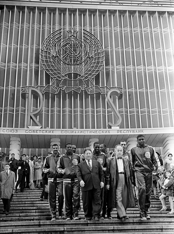 Фото "В Советском павильоне Всемирной выставки", 28 мая 1958, Бельгия ...