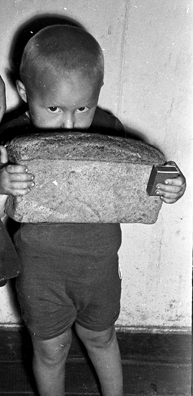 3апах свежего хлеба, 8 августа 1956, Омская обл., Русско-Полянский р-н. Из цикла «На земле целинной».&nbsp;Выставка «Хлеб – всему голова!» с этой фотографией.&nbsp;