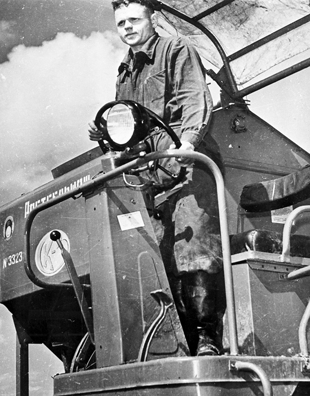 Фото "Комбайнер", 15 августа 1956, Омская обл., Русско-Полянский р-н ...