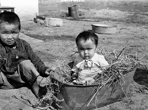 Казахские мотивы. Дети, 25 августа 1959, Казахская ССР, Кустанайская обл., совхоз «Краснодонский». Из цикла «На земле целинной».