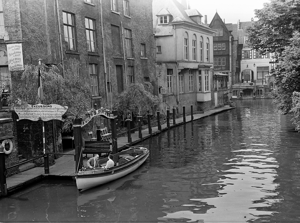 Антверпен, 22 июня 1957, Бельгия, г. Антверпен. Из цикла «Вокруг Европы на теплоходе "Грузия"».Выставка «В Европу на теплоходе» с этой фотографией.