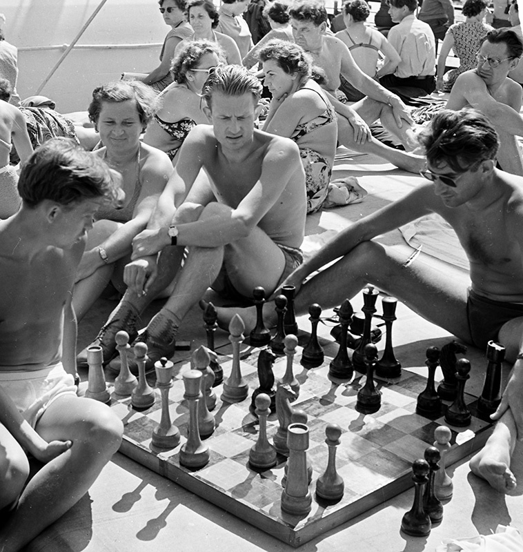 Из цикла «Вокруг Европы на теплоходе "Грузия"», 1958 год. Выставка «Шахматная страна» с этой фотографией.