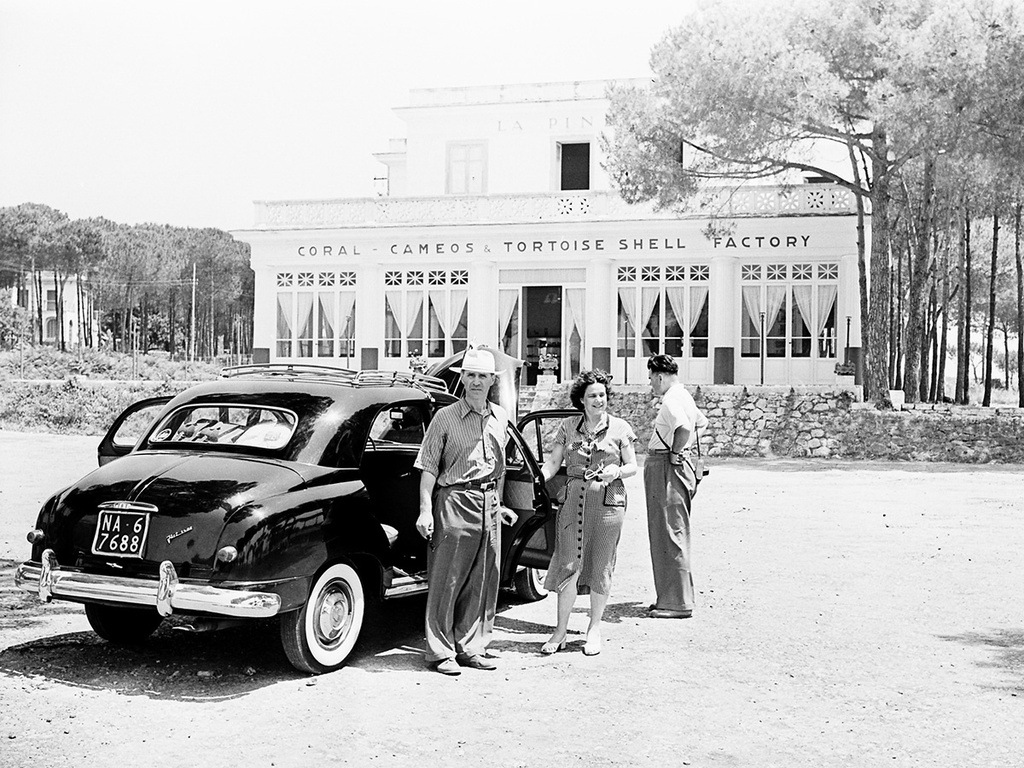 По дороге на Везувий, 4 июля 1957, Италия, г. Сорренто. Из цикла «Вокруг Европы на теплоходе "Грузия"».Выставка «В Европу на теплоходе» с этой фотографией.