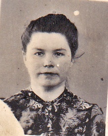 Фото на паспорт, май - декабрь 1957, Куйбышевская обл., г. Чапаевск. Выставка «Мамин фотоальбом» с этой фотографией.