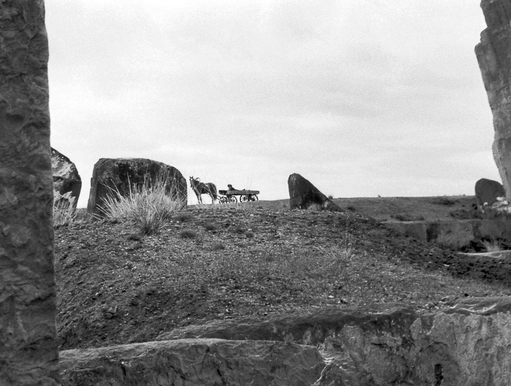Древний курган в Камызякской степи, июнь - август 1978, Хакасская АО, Усть-Абаканский р-н. Выставка «Россия целиком» с этой фотографией.&nbsp;