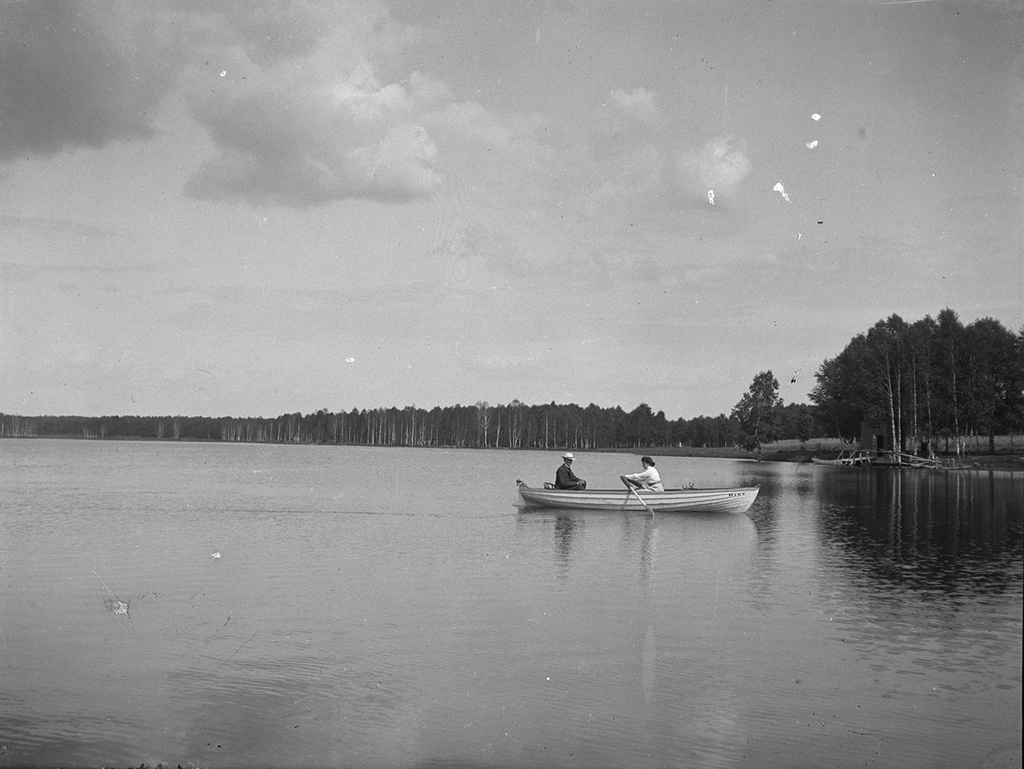 В лодке, 1890 - 1909. Предположительно,&nbsp;Мария Малютина.