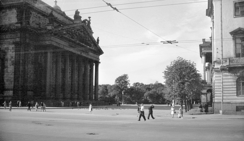 Фото "Площадь перед Исаакиевским собором в Ленинграде", 1 июня 1960 ...