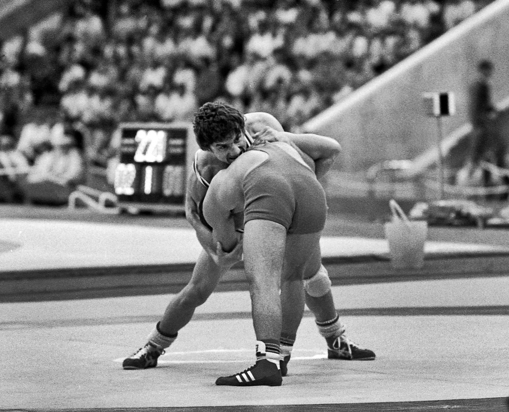 Схватка, 28 июля 1980, г. Москва. Летние Олимпийские игры 1980 года. Соревнования по вольной борьбе.Выставка «Поединок с холодной головой» с этой фотографией.