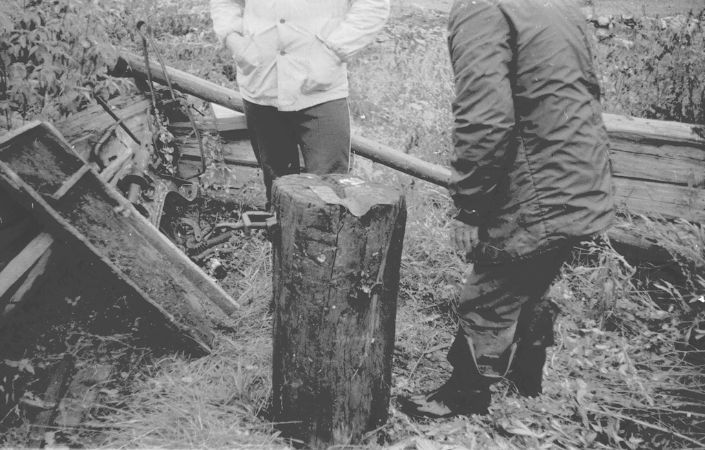 Старая кузница, 1988 год, Кемеровская обл., Таштагольский р-н. Выставка «Традиционные занятия шорцев» с этой фотографией.