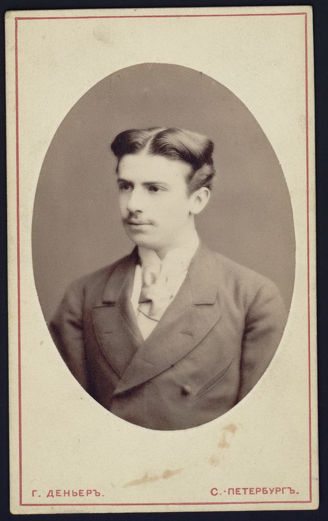 Граф Павел Феликсович Сумароков-Эльстон, 1870-е, г. Санкт-Петербург. Павел Феликсович (1855–1938) – старший брат Феликса Феликсовича Сумарокова-Эльстона, принявшего после женитьбы на Зинаиде Николаевне Юсуповой фамилию и титул супруги.