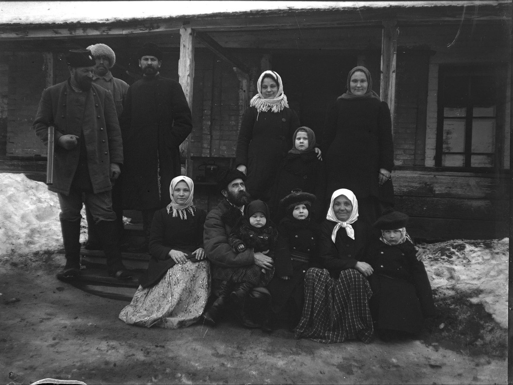 Деревенская семья и охотники, 1890-е