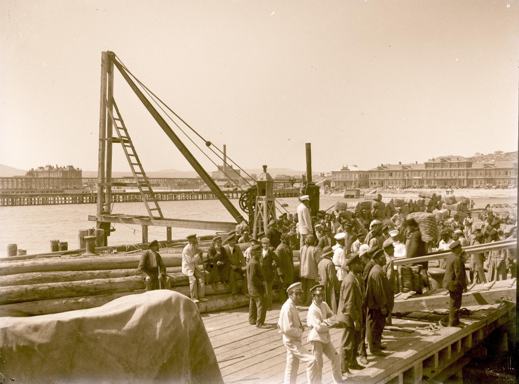 Порт, 20 июля 1898, г. Новороссийск. Выставка «Новороссийск. От турецкой крепости до российского порта» с этой фотографией.