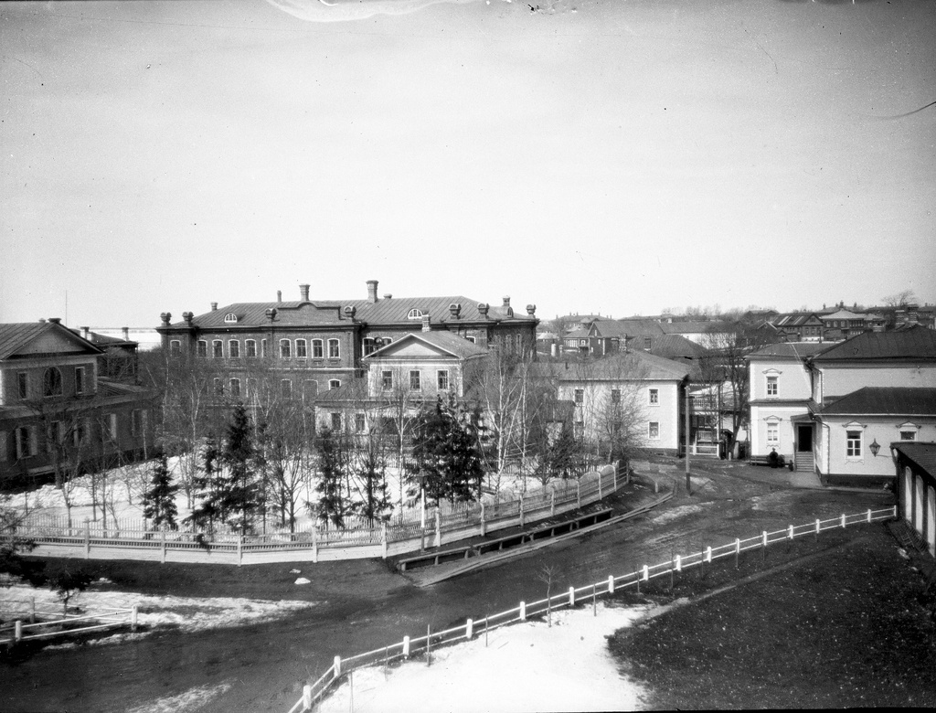Двор фабрики братьев Хлудовых, 1897 - 1909, Рязанская губ., г. Егорьевск. Выставка «Хлудовская мануфактура» с этой фотографией.