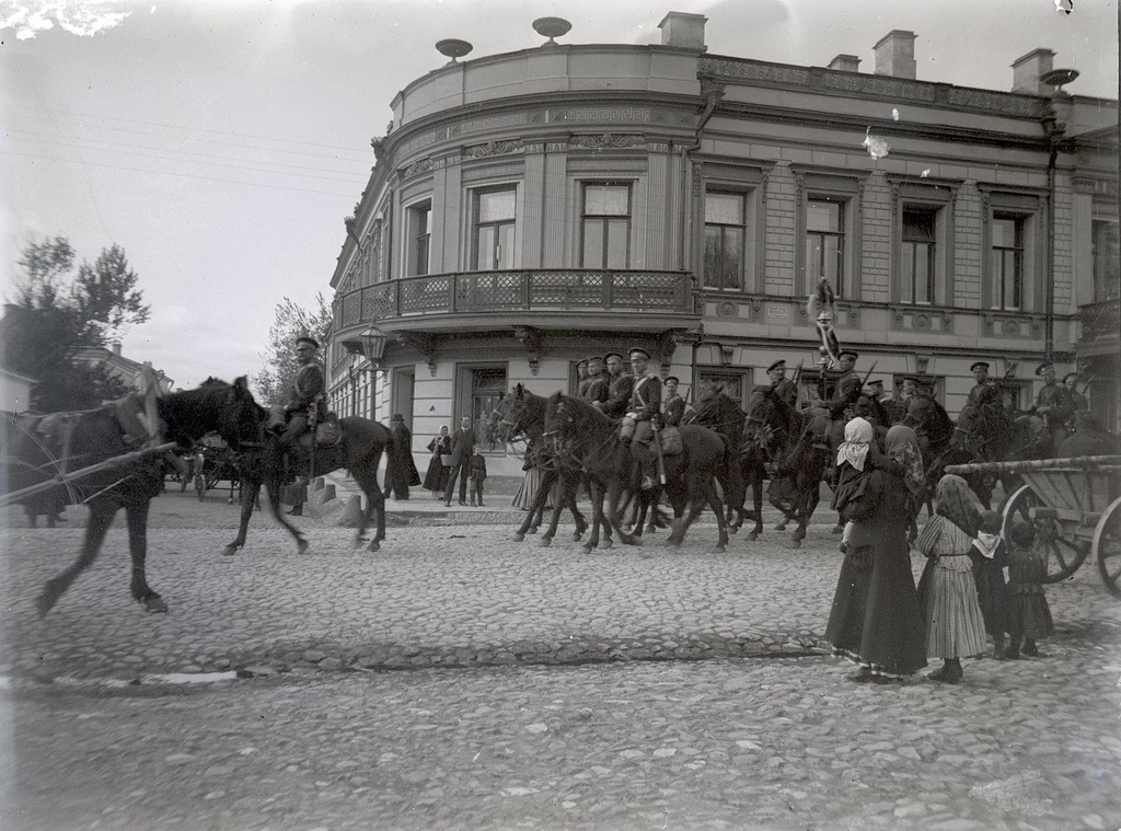 Без названия, 1890 - 1909, г. Москва. Выставка «Архив доктора Живаго. Прогулка по Москве» с этой фотографией.