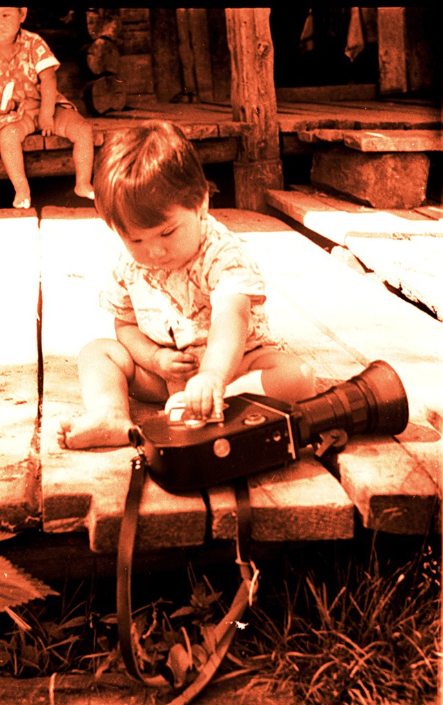 Ребенок семьи Челбогашевых, 1980-е, Кемеровская обл., Таштагольский р-н, пос. Большой Лабыш. Выставка «Дети гор и тайги» с этой фотографией.