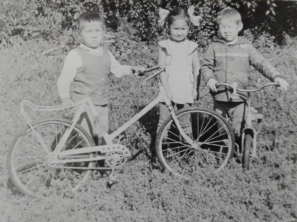 Шорские дети-дошкольники, 1985 год, Кемеровская обл., Таштагольский р-н. Выставка «Дети гор и тайги» с этой фотографией.