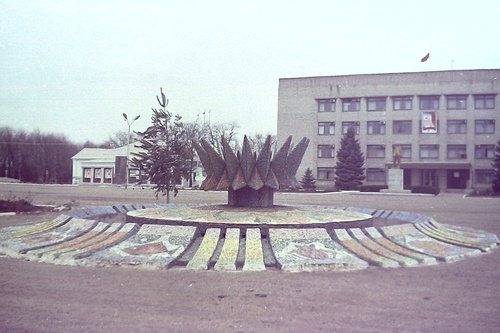 
    Фото "Фонтан зимой", 15 декабря 1989 - 15 января 1990, Краснодарский край, станица Выселки - История России в фотографиях
