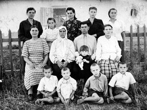 Родные, 13 января 1942 - 31 декабря 1942, Ростовская обл., с. Дубовка. Фотография из архива Виктора Петровича Сотниченко.