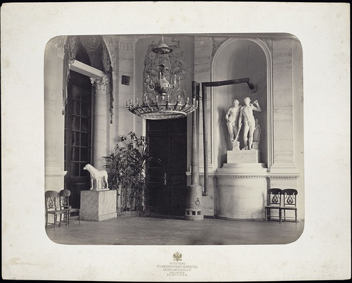 Вестибюль дворца. В нише скульптурная группа «Кастор и Поллукс», 1868 - 1869, Московская губ.