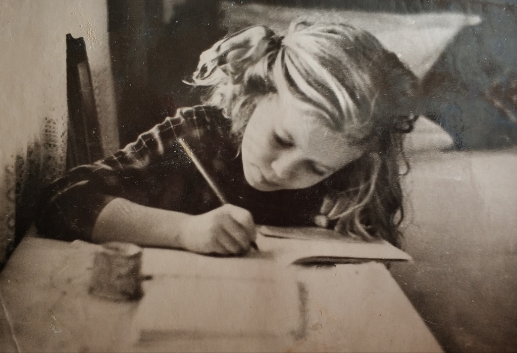 Уроки, 1958 год. Фотография из архива Натальи Козловой.Выставка «Тянуться к знаниям» с этой фотографией.