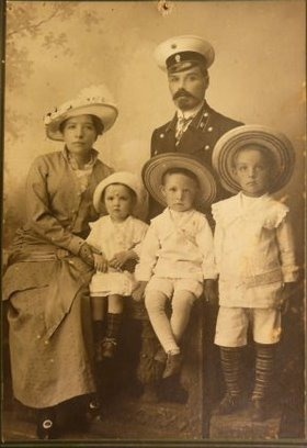 Семейный портрет. Павел Рылов с семьей, 1915 - 1917, г. Воронеж