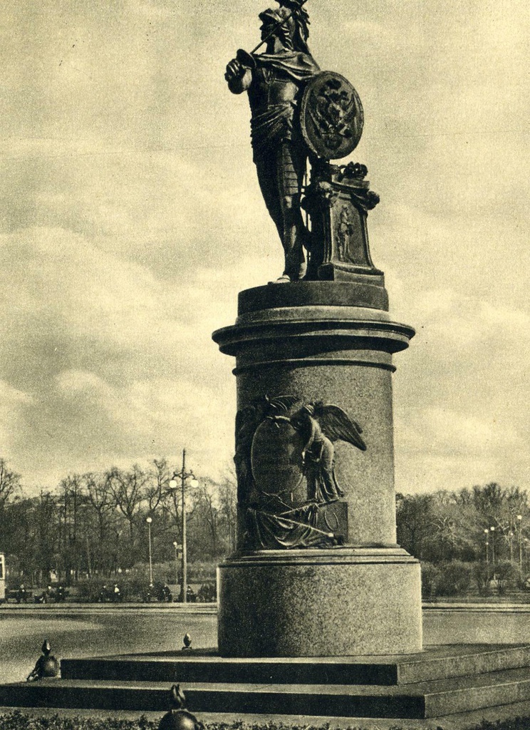 Памятник Александру Суворову, июнь - июль 1957, г. Ленинград. Памятник Суворову установлен в 1801 году. Скульптор Михаил Козловский.     Почтовая открытка издательства ИЗОГИЗ, 1958 год, № Ш-04556 по фотографии Михаила Величко.