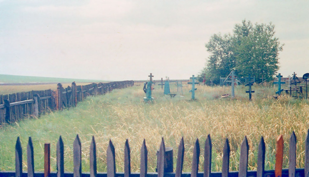 Степное кладбище, июль 1983, Красноярский край, Хакасская АО. Выставка «Из Хакасии» с этой фотографией.