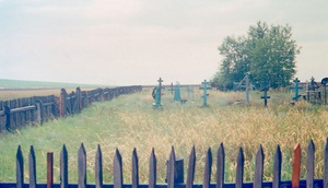 Степное кладбище, июль 1983, Красноярский край, Хакасская АО. Выставка «Из Хакасии» с этой фотографией.