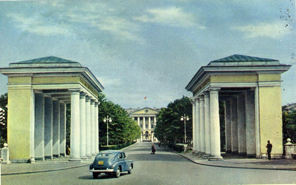Смольный, 1 июня 1959 - 31 августа 1960, г. Ленинград. Открытка серии «Ленинград» издательства  литературы на иностранных языках, 1959–1960 годы, по фотографиям Л. Зиверта.