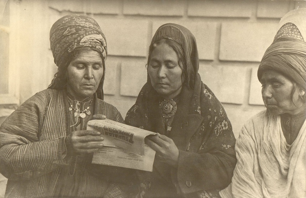В первые советские годы, 1917 - 1936, Туркестанская АССР. С 1924 года – Туркменская ССР.Выставка «Советская несоветская Туркмения» с этой фотографией.