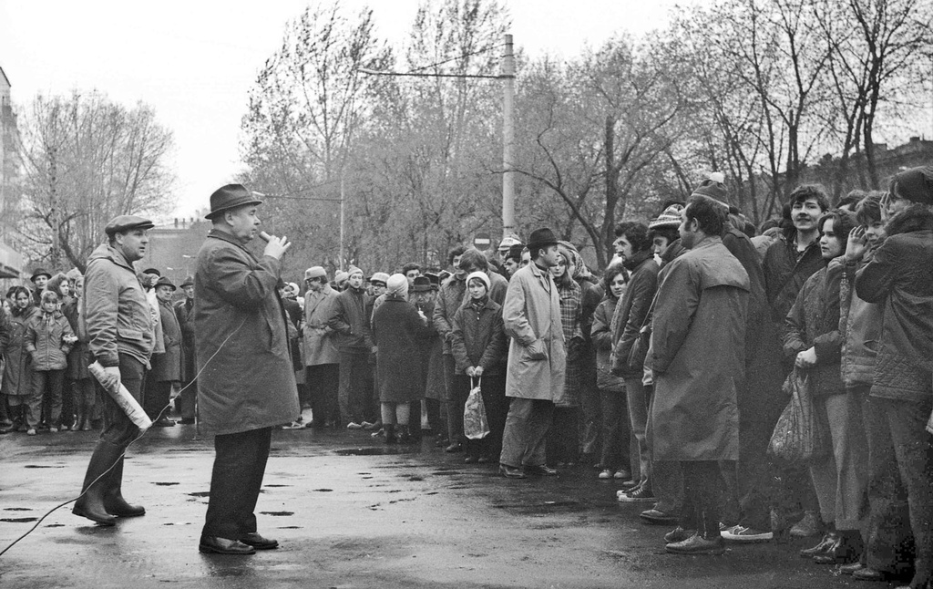 хоккей 1975. 13 апреля 1975 год. операция сша - "порывистый ветер". виа "поющие гитары", 1966 год. парад победы москва 1975.