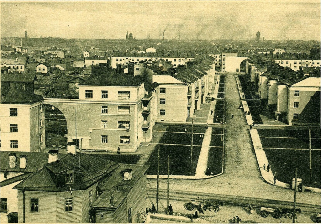 Рабочий поселок Путиловского завода (№ 26), апрель 1929, г. Ленинград. Почтовая карточка издательства «ГИЗ», 1929 г., Главлит № А-36732,по фотографии Владимира Владимировича Преснякова (1885 –1937). Тир. 15,0 тыс. экз. На данном экземпляре отсутствует указание на автора, но по путеводителю  "Ленинград", том I, стр. 342 (1933 г – второе издание), можно с уверенностью определить В. Преснякова – автором. В тридцатые годы (1931–1933 гг.) он привлекался, как иллюстратор  путеводителей «Ленинград».