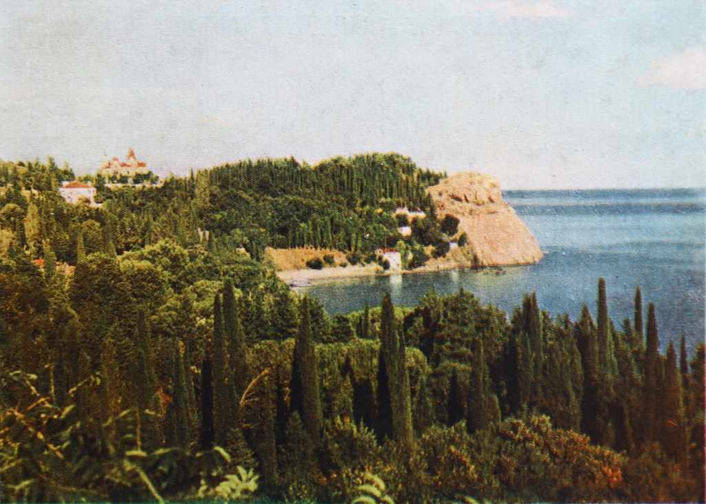 Санаторий «Кучук-Ламбат», август 1954, Крымская обл., г. Алушта. Почтовая открытка издательства «Мистетцво», 1955 год, № БФ-07907, по цветной фотографии Танфеля Бакмана.&nbsp;