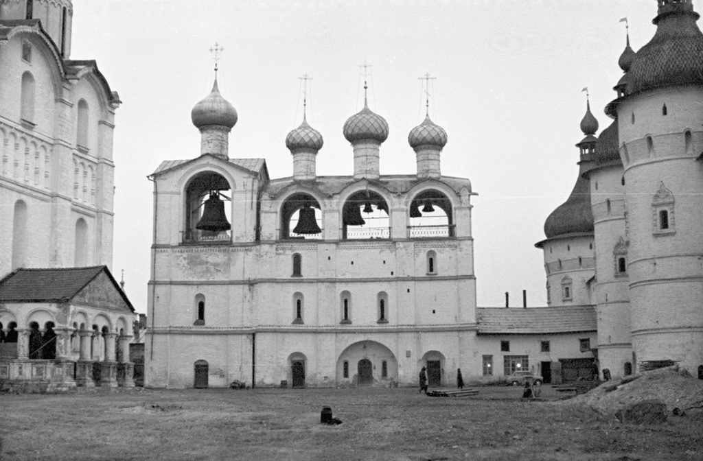 Ростов Великий звонница сбоку