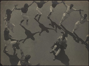 Парк культуры. Танец массовиков, 1932 - 1934, г. Москва. Выставка «Играй, гармонь!» с этой фотографией.