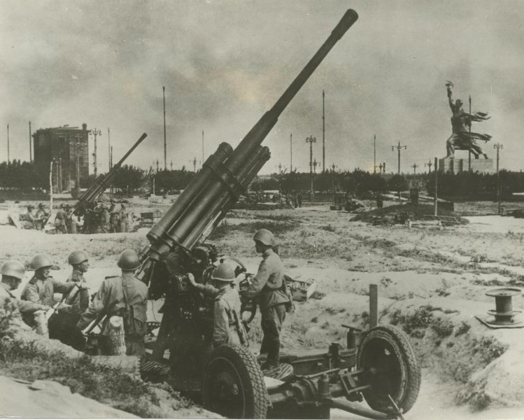 Зенитчики ПВО в Москве в районе ВСХВ, сентябрь - ноябрь 1943, г. Москва